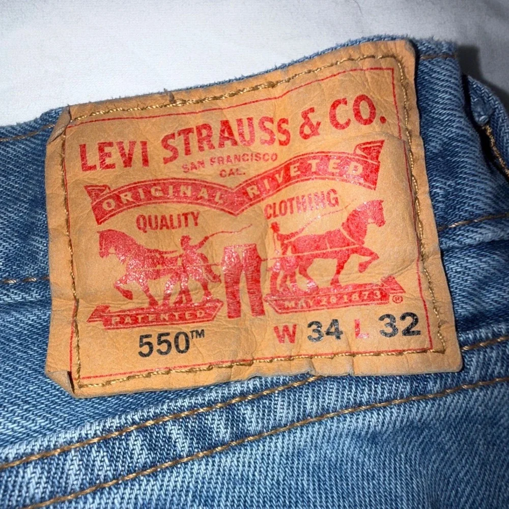 Levis 550 Relaxed Fit Jeans Mens 34x32 Medium Wash Blue Denim 00550-4834
